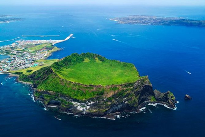 10day Small Group Discover Korea Tour : History, Food and Culture - Day 1 Jeju: Dokkaebi Road, Arte Museum light arts, and a volcanic coast
