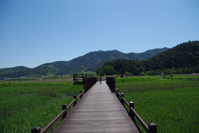 3-Day Korea Western course by K-shuttle Tour from Seoul to Busan - Day 1: Baekje Tombs, a Mountain Castle View, and Jeonju Hanok Living