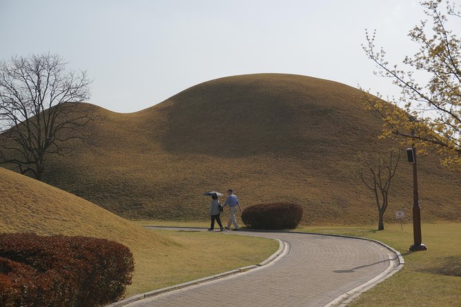 3-Days 2-Nights Gyeongju UNESCO Sites & Busan City [Private Tour from Seoul] - Day 1 in Gyeongju: Museum First, Then Silla Tombs and Sky Views