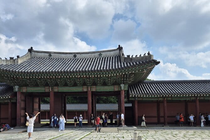 4 Hours UNESCO Palace and Street Food Tour in Seoul - A tight, smart 4-hour Seoul plan for first-timers