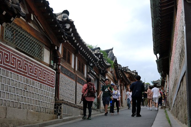 8 Hours Private tour with top attractions in Seoul - Namsangol Hanok Village: A Traditional Pause Between Shopping Stops