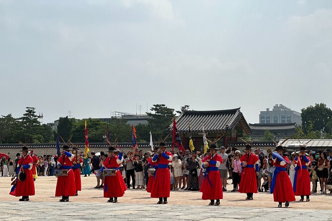 Best Things to Do - Half Day Seoul Trip (Seoul Palace & Temple) - Stop 2, palaces and the Changing of the Guard moment