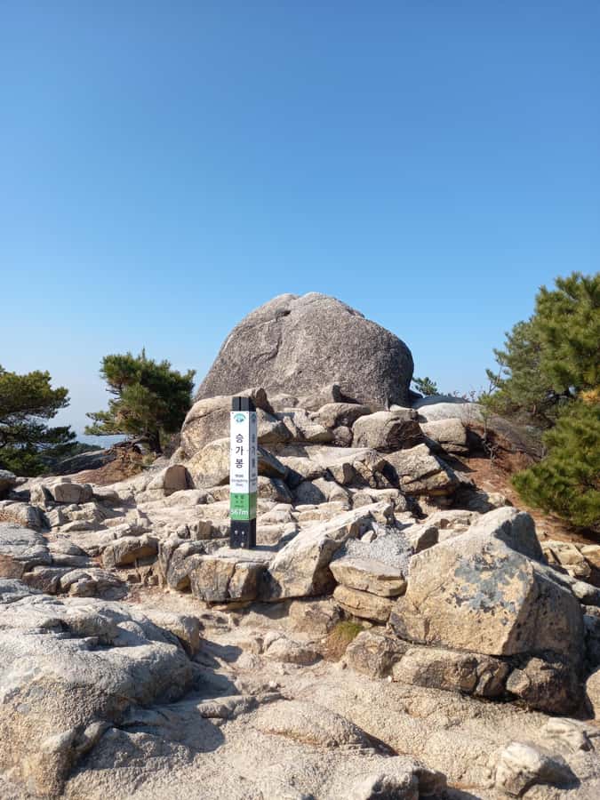 Bukhansan mountain hiking tour - 6 hours - Photo Stops Built Around the Rock Formations