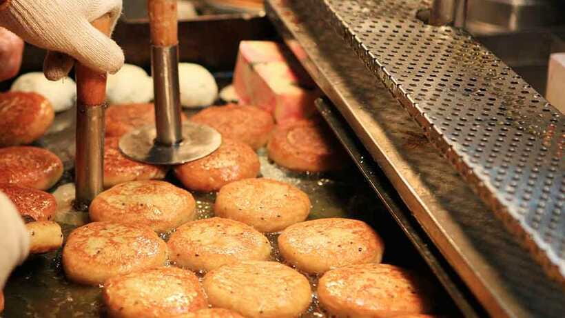 Busan: Busan 9 Highlights Tour - Jagalchi Market time: where seafood talk turns into snack talk