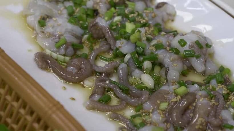 Busan: Food Market Tour. Smash Seafoods and Street foods - Street food around Busan’s largest food market