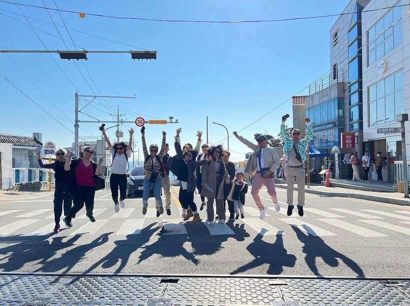 Busan: Full-Day City Tour with Taejongdae, Gamcheon & More - Taejongdae Park and the Danubi Train: cliff scenery with built-in breaks