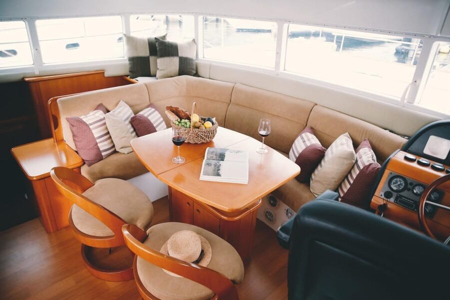 Busan: Group Sightseeing Yacht Cruise with Snacks and Drinks - English support and audio guide, so you do not feel lost