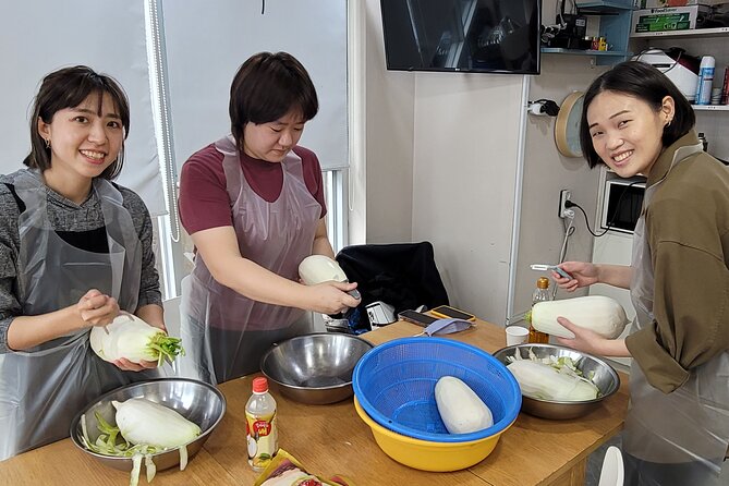 Busan Kkakdugi(Korean radish Kimchi) class with various options - Hands-On Kkakdugi Making: You Do the Work