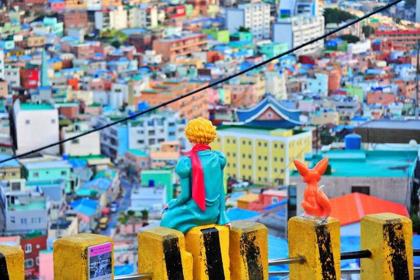 Busan's Best: Sea Temples, Yacht Tour & Sky Capsule Day Tour - The guides: names you might recognize from the day
