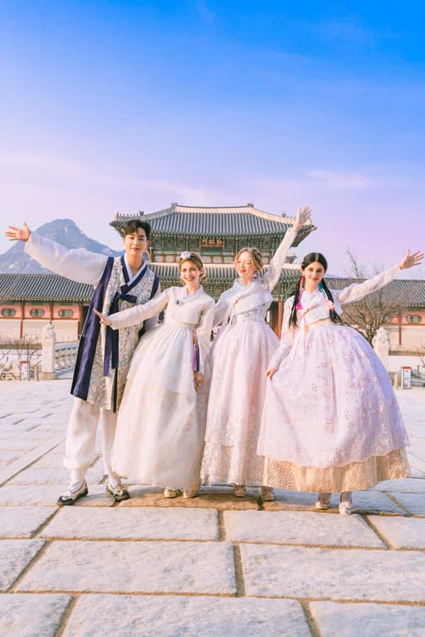 Changdeokgung Hanbok Experience at hanboknam - Hairstyling and the inner skirt, the stuff that makes it look right