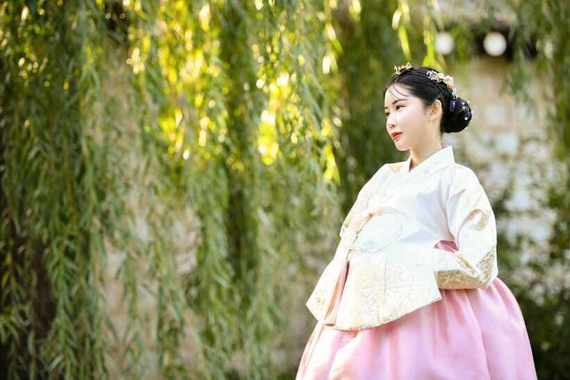 Changdeokgung Hanbok Experience at hanboknam - The walking experience in Seoul: what you’re actually doing outside