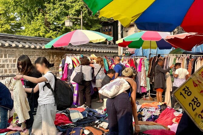 Contemporary & Retro Seoul Private Tour with Local Food Tasting - Private guide logistics: timing, walking pace, and what to bring