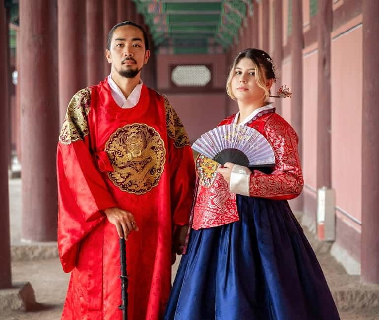 [Daehan Hanbok] Hanbok Photo Tour at a Palace - Choosing from 1,500+ hanboks, and what to wear underneath