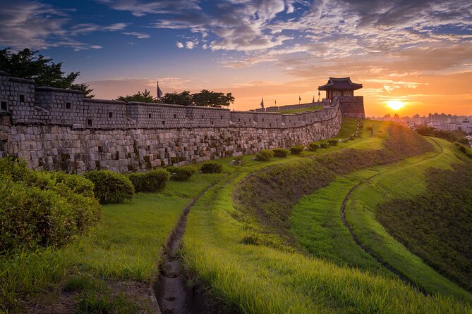 Day Trip to UNESCO: Suwon Fortress Adventure from Seoul - Hwaseong Haenggung Palace: a temporary royal retreat with war-time logic