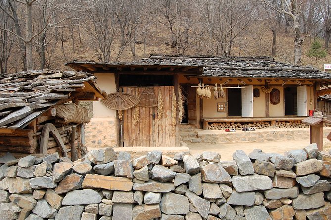 Day Trip to Yongin Daejanggeum and Korean Folk Village from Seoul - Duty free stop on the way back: quick shopping time box