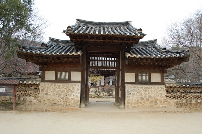 Day Trip to Yongin Daejanggeum and Korean Folk Village from Seoul - Yongin Daejanggeum Park: walking through drama sets
