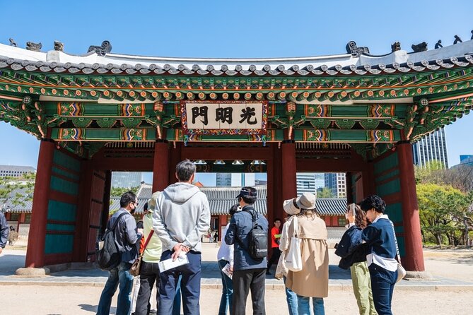 Deoksugung & Jeongdong-gil: A Walk in Korea's Rich Heritage - Gwanghwamun Square and the Modern Seoul Finish