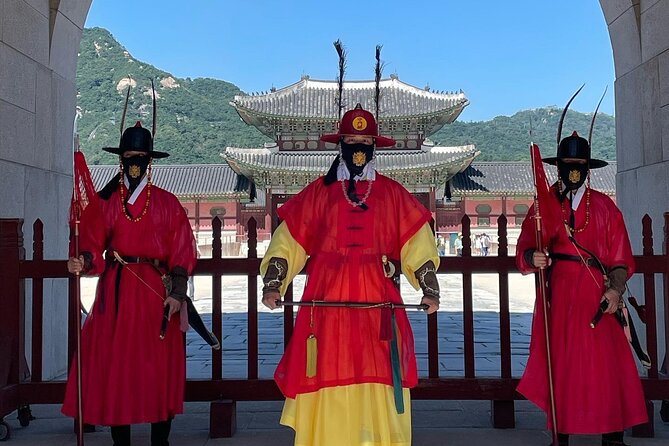 Discover Seoul: Local Life and History - Gyeongbokgung Palace: the main event, plus the guards moment
