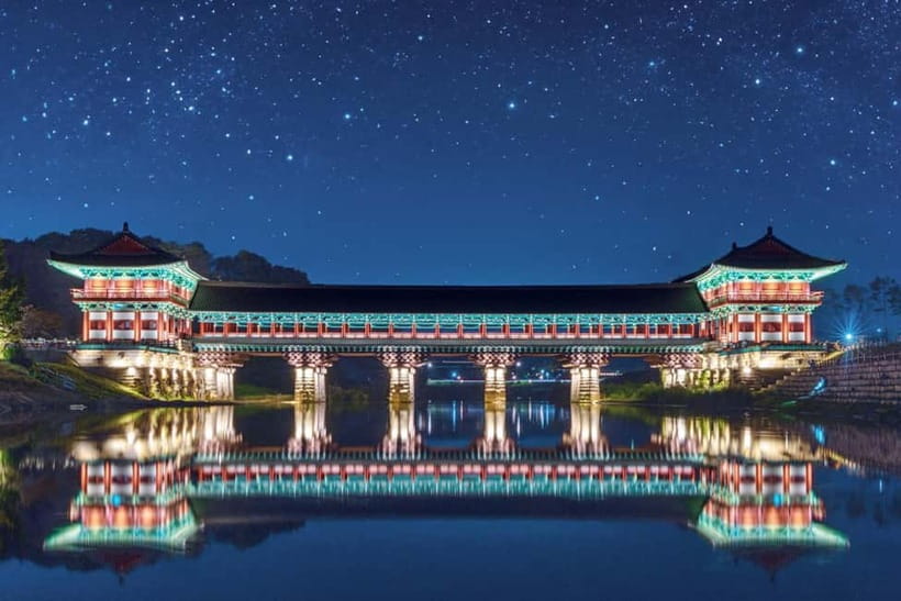 From Busan: Echoes of Silla Gyeongju Historical Day Tour - Donggung Palace and Wolji Pond at twilight: reflections are the whole point