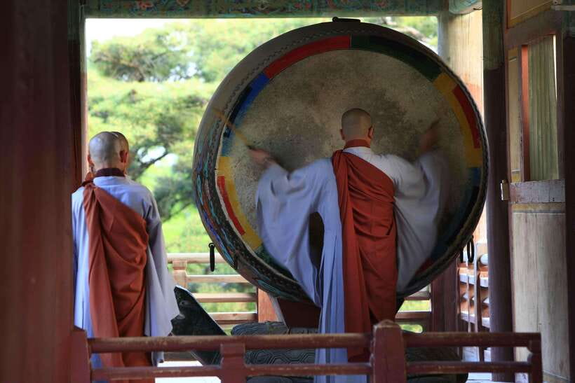From Busan: Gyeongju Full-Day Historical Tour - Hwangridan-gil and Cheomseongdae: quick stops that still matter