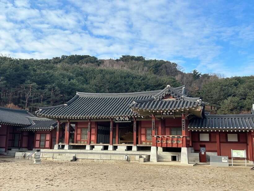 From Seoul: Starfield Library, Hwaseong, Gwangmyeong Cave - Hwaseong Fortress in 90 minutes: military facilities and the four gates