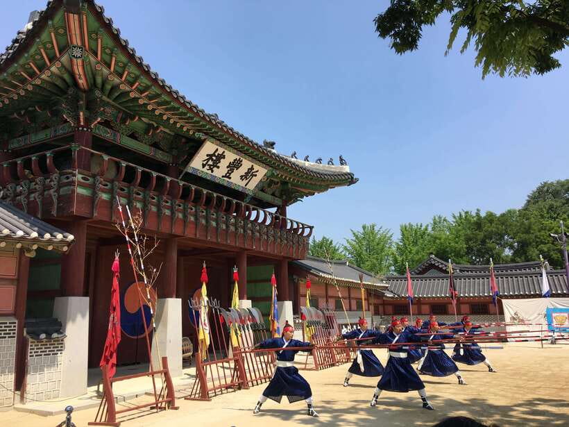 From Seoul: Starfield Library, Hwaseong, Gwangmyeong Cave - Starfield Library Suwon: books, design, and a practical stop