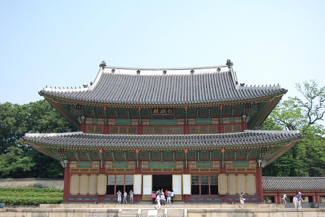 Full-Day Palace Tour in Seoul - Ginseng center stop: the shopping break that makes sense (30 minutes)