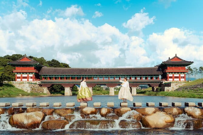 Full Day Private car tour to UNESCO Gyeongju&Yangdong village - Cheomseongdae Observatory and Getting the Silla Tech Story