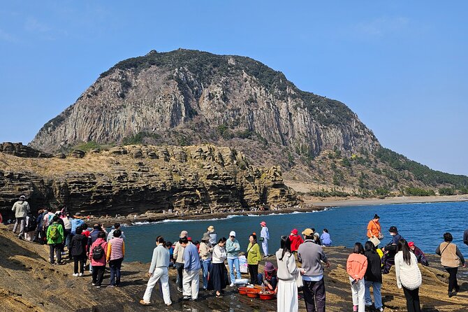 Full-Day Private Tour in Jeju Island - Jeongbang Waterfall: the one that drops straight into the sea