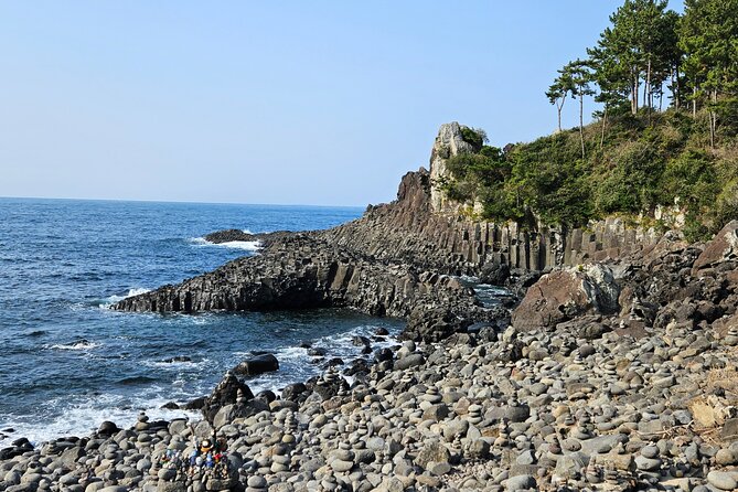 Full-Day Private Tour in Jeju Island - Yongmeori Coast: wave-carved cliffs and a short coastal loop