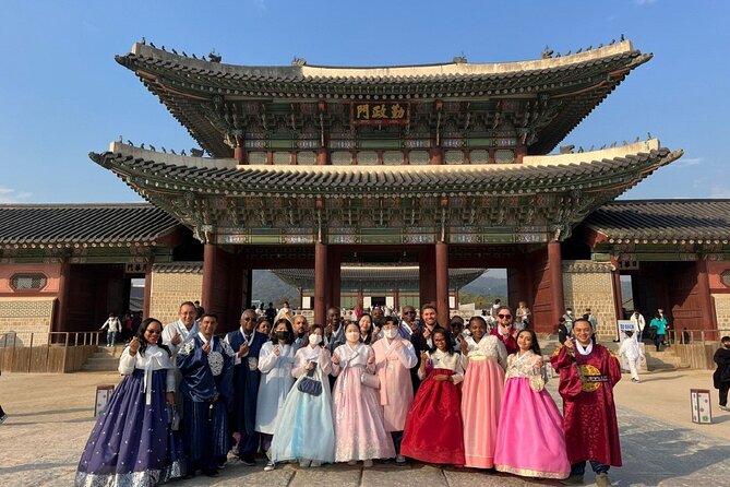 Full-Day Seoul Highlights Private Guided Tour - Bukchon Hanok Village for Hanok Houses and Traditional Neighborhood Texture