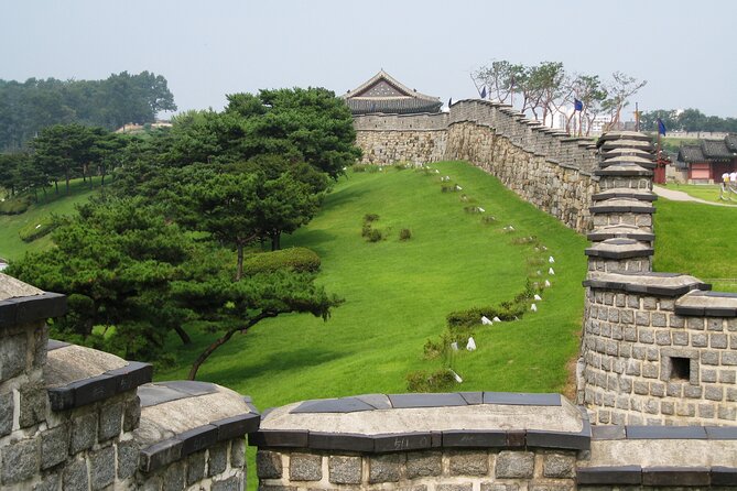 Full-day UNESCO Heritage Tour with Suwon Hwaseong from Seoul - Morning start: Bukchon Hanok Village gives you the setting fast