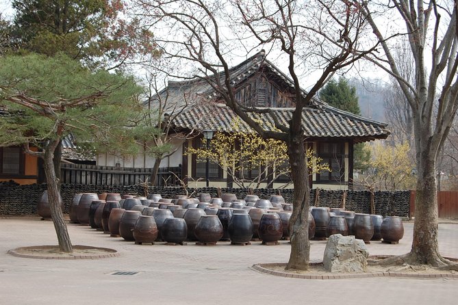 Gyeongbok Palace and Korean Folk Village Tour - Morning logistics: pickup, Blue House viewing, and an efficient route