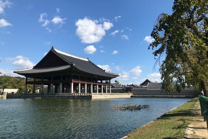 Gyeongbokgung Palace & Bukchon Village Walking Tour - Bukchon Hanok Village: photo alleys with a real-world neighborhood feel