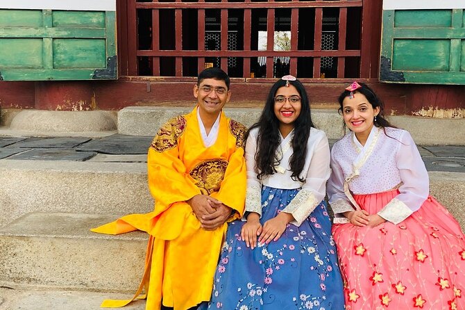 Gyeongbokgung Palace Hanbok Rental Experience in Seoul - Royal-themed vs traditional hanbok, and how to choose your look