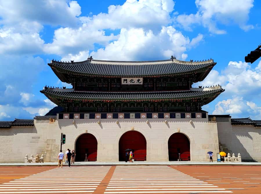 Gyeongbokgung Palace, Jogyesa Temple and Cheongwadae Tour - Starting at Anguk Station Exit 6, with a walk that stays focused