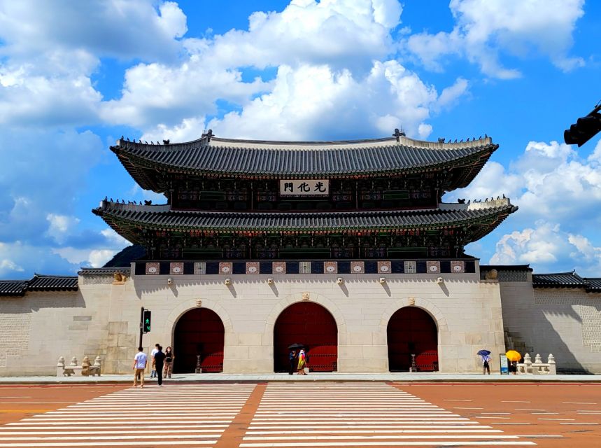 Gyeongbokgung Palace, Jogyesa Temple and Cheongwadae Tour - What you pay for: pricing and value for $82