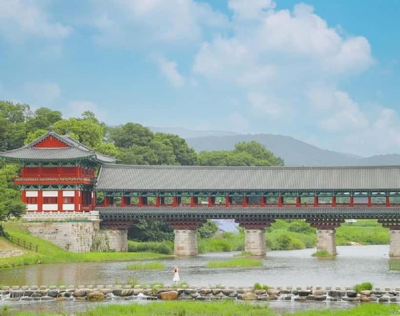 Gyeongju: Private Car Tour with a Licensed Tour Guide - Donggung Palace and Wolji Pond at dusk: the photo stop that works for couples and families