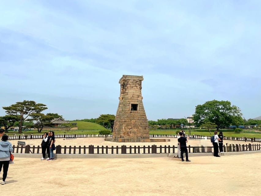 Gyeongju: UNESCO Highlights Tour with Guide and Ticket - Gyeongju National Museum: The Golden Crown and Tomb Relics Under Glass