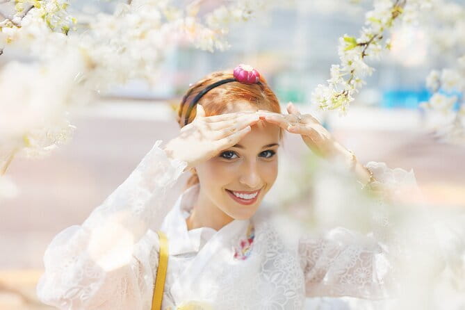 Hanbok Photoshoot and History Tour at Gyeongbokgung Palace - Inside Gyeongbokgung Palace: royal spaces plus real context