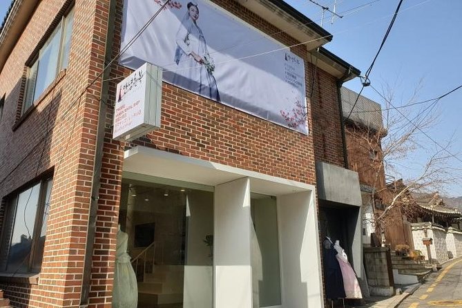 Hello Hanbok - Bukchon Hanok Village in hanbok: best use of your time