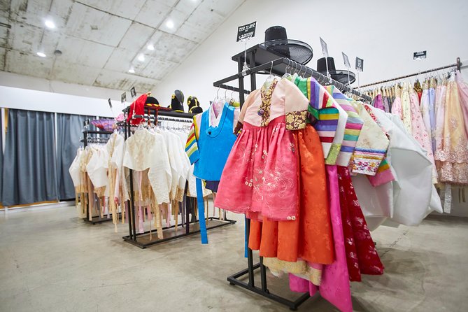 Hello Hanbok - Gyeongbokgung Palace with free entry: what the hanbok benefit really buys