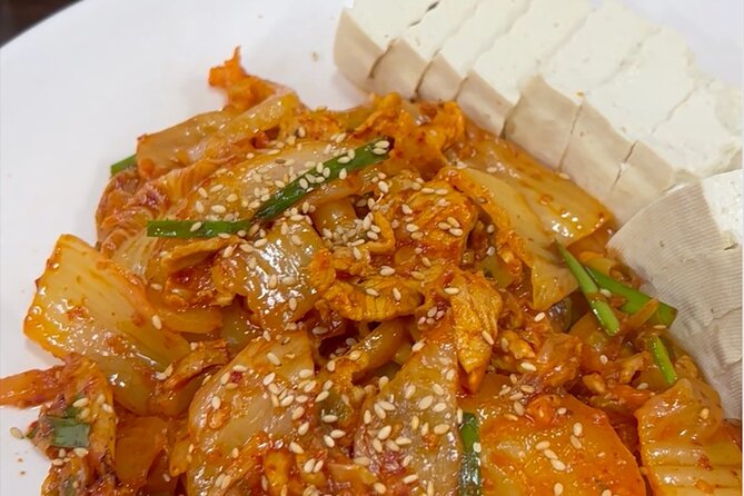 Hidden Street Food food tour in Seoul - Stop 1 at Namdaemun Market: street food with a guide’s confidence