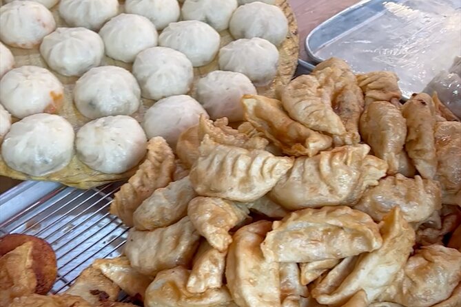 Hidden Street Food food tour in Seoul - The bus ride between neighborhoods: quick transit, not a detour