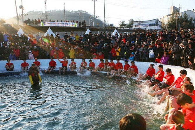 Ice Fishing Tour - Hwacheon Sancheoneo Ice Festival Day Trip from Seoul - Meeting Jun: the ice fishing tutorial that makes or breaks the day