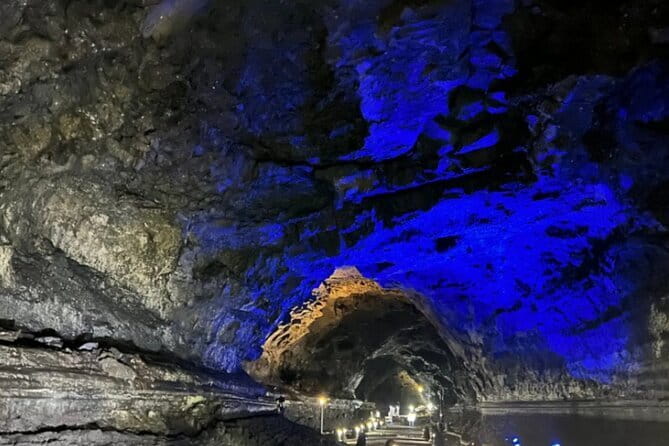 Jeju Cruise Ship gangjung Port PRIVATE tour for all group sizes - Southwest Coast highlights: Oedolgae, Jeongbang, and the ocean view loop