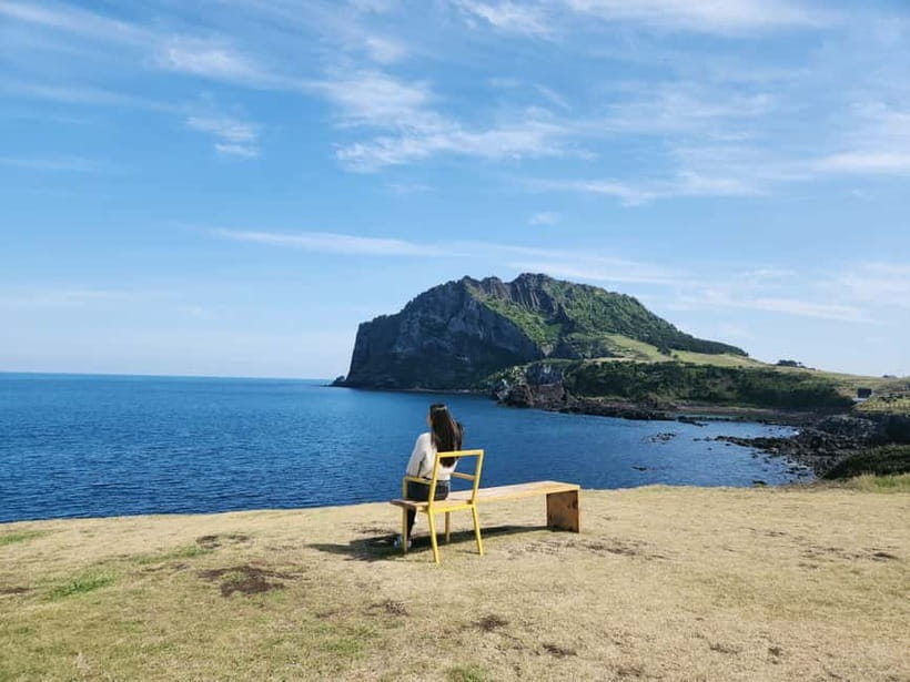Jeju East: Cherry Blossom Early Bird Tour with Hotel Pickup - Key things that make this tour work well