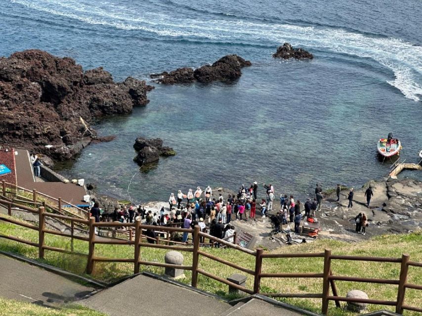 Jeju: East Tour with Sunrise Peak, Seongeup & Coastal Views - Guides make the difference, and why photo help is not a small thing