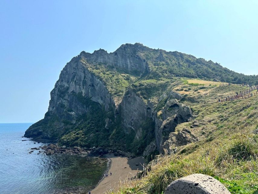 Jeju: East Tour with Sunrise Peak, Seongeup & Coastal Views - The midday lunch break, and how to make it work