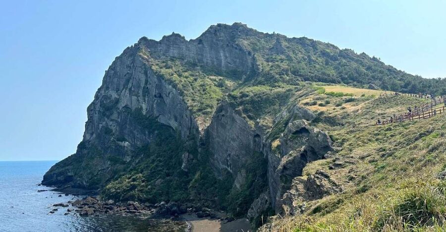 Jeju: East Tour with Sunrise Peak, Seongeup & Coastal Views - Seongsan Ilchulbong, the UNESCO sunrise peak with sea views